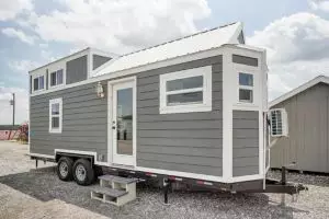 Dibangun di atas truk, desain interior rumah ini bikin kamu takjub