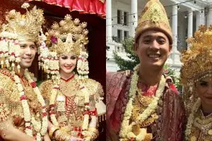 5 Seleb ini makin anggun dalam balutan busana pengantin Palembang