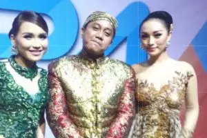 10 Gaya kocak 'Jin Wani Piro' di kesehariannya