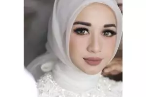 Pengen makeup kamu tampak glamor? Ini lho rahasianya