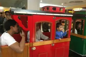 Pulang kampung, Jokowi ngemong cucu naik kereta mainan mini
