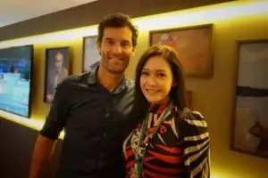 Begini 5 potret gaya Maia Estianty liburan nonton F1