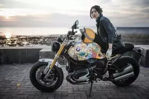 10 Gaya kece Nabila Putri tunggangi motor gede, hobinya 'laki banget'