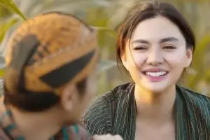 Jelang nikah bentuk giginya dinyinyiri haters, ini curhatan Vicky Shu