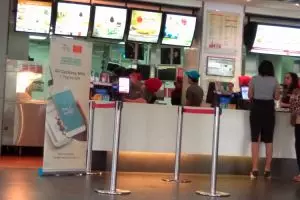 Makan di McDonald’s kini bayarnya cukup pindai ponsel, nggak ribet deh