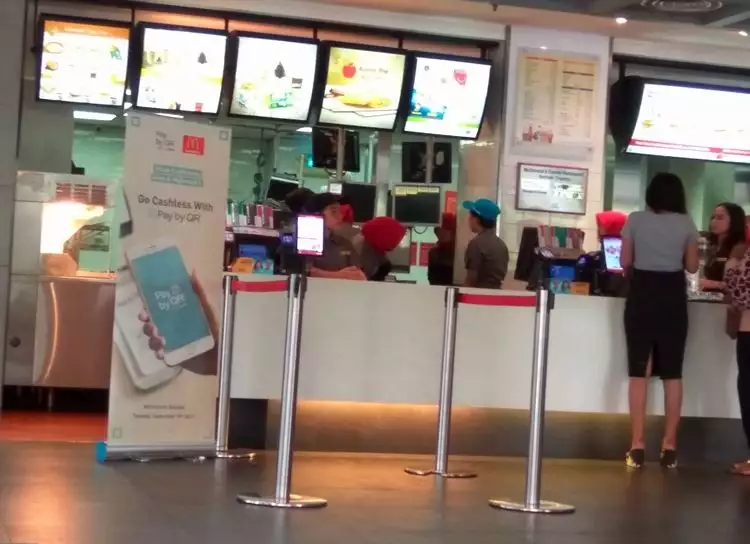 Makan di McDonald’s kini bayarnya cukup pindai ponsel, nggak ribet deh