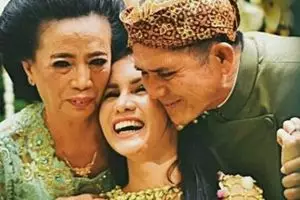 Cerita sedih Momo Geisha, ungkap keinginan sang ayah sebelum meninggal