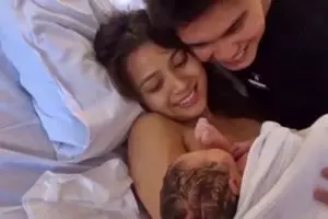 6 Momen Acha Septriasa berjuang 28 jam melahirkan, bikin terharu