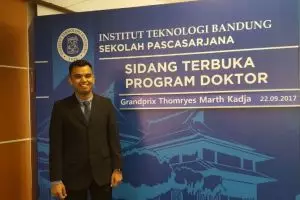 Ini doktor termuda di Indonesia, usianya pas lulus S3 ITB bikin kaget