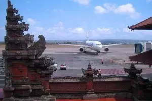 Penerbangan di Bandara Ngurah Rai tak terpengaruh status Gunung Agung