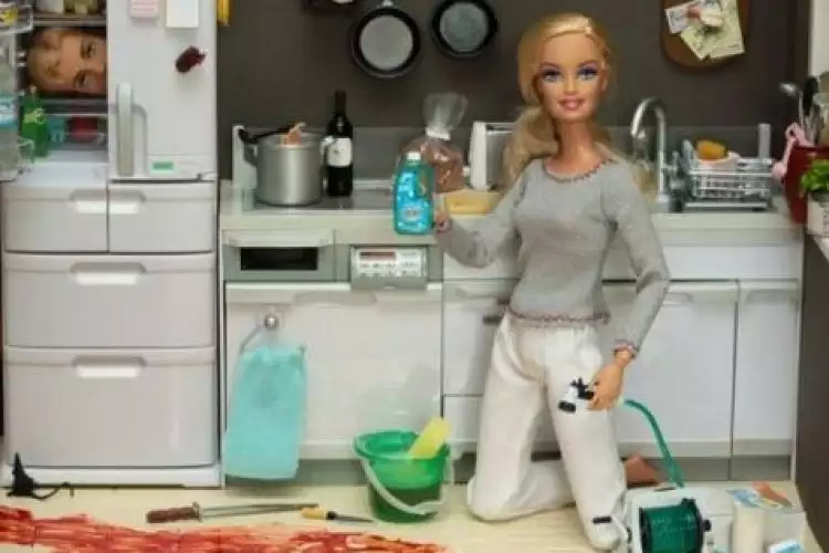 10 Boneka Barbie tema psikopat ini ngeri abis, nggak ada lucu-lucunya