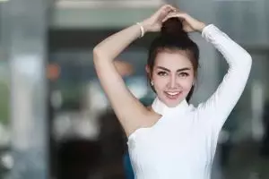 Update status pakai bahasa Inggris, 5 seleb ini malah panen hujatan