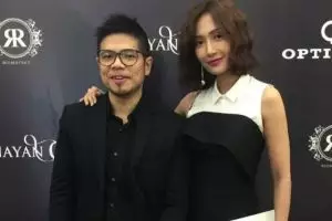 Unggah foto aneh bareng istri, Baim sukses buyarkan fokus warganet