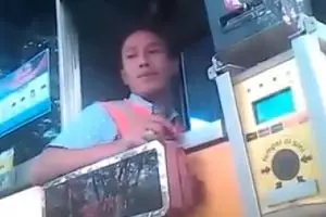 Heboh, sopir paksa bayar tunai di gerbang tol kartu elektronik