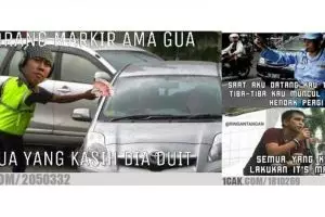 14 Meme tukang parkir yang suka muncul tiba-tiba ini lawak abis