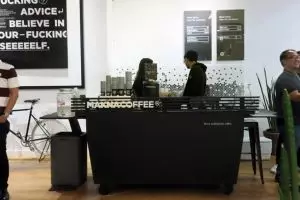 Unik, di kafe kopi ini nggak ada tempat nongkrong tapi kopinya nendang