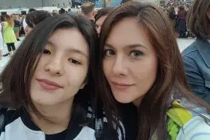 4 Selebriti ini dampingi buah hati demi kuliah di luar negeri