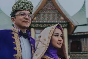 Tak cuma Laudya Bella, 7 artis ini pernah gelar pesta nikah dua kali