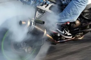 Di balik nyali besar pembalap drag race liar, begini pengakuannya