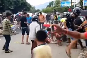 Insiden pembalap tabrak penonton, warganet berdebat siapa yang salah