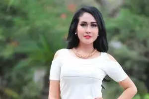 10 Gaya Ratu Meta, penyanyi dangdut yang akui dekat dengan Zack Lee
