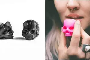 Brand ini luncurkan lip balm unik bentuk tengkorak, nyentrik banget