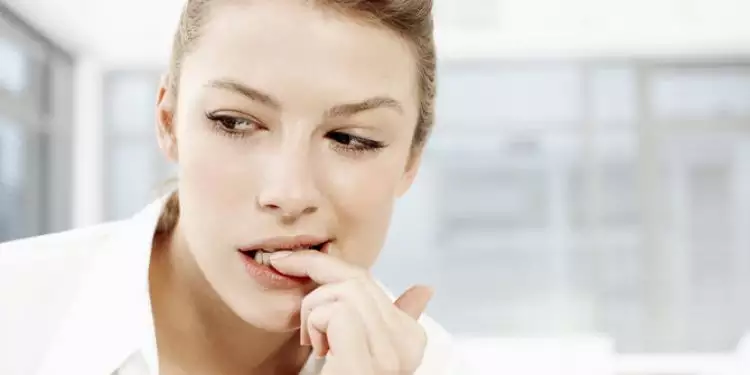7 Akibat fatal di balik kebiasaan gigit kuku, bisa sampai membusuk
