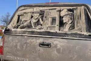 10 Lukisan cantik dari debu di mobil, kreatif abis