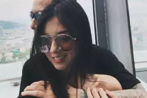 6 Potret mesra Chef Juna & Atries liburan di Makau-Bali, pelukan terus