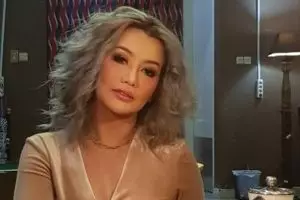 10 Gaya terkini Reza Artamevia, makin hits dan bikin pangling