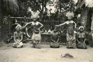 15 Foto langka dan jadul penari Bali era 1900-1930, cantiknya alami