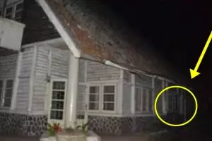 6 Fakta ngerinya rumah Pengabdi Setan ketika didatangi pemburu hantu