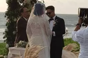 Nggak hanya Derbi-Claudia, 5 pernikahan seleb ini juga nyentrik abis