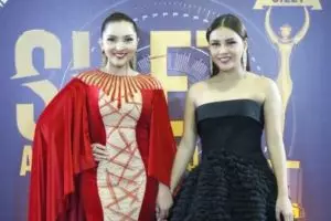 Cantiknya penampilan 7 seleb ini hadiri Silet Awards, bak putri raja