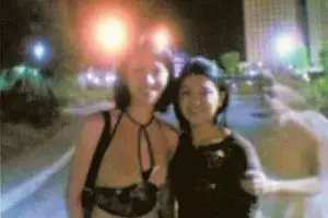 13 Foto penampakan ini bikin bulu kuduk merinding, sosok apakah itu?