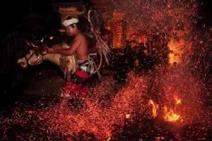 9 Tarian mistis khas Indonesia ini bikin penonton bergidik ngeri