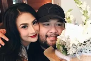 10 Pasangan seleb Tanah Air gagal nikah meski sudah tunangan, ngenes