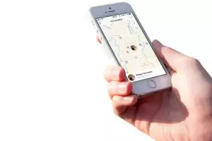 Pengguna WhatsApp bisa lacak lokasi teman secara live, begini caranya