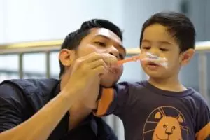 10 Potret kebersamaan Dude Harlino dan buah hati, ayah idaman banget