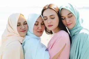 Berbeda keyakinan, ini 6 momen harmonis Shandy Aulia dengan kakaknya