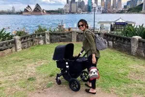 Begini 5 gaya Acha Septriasa ajak putrinya jalan-jalan, tetap modis