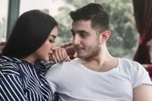 10 Potret gantengnya Ardavan, model & pengusaha kekasih Cita Citata