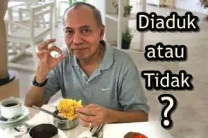 Cara Bondan Winarno santap bubur ayam diaduk atau tidak ini buat heboh