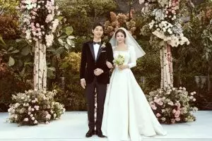 7 Outfit ala seleb undangan Song-Song Couple, bisa jadi inspirasi nih