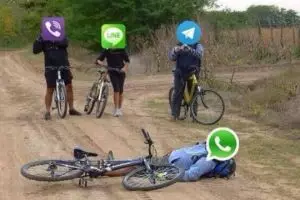 10 Meme 'gara-gara WhatsApp down' ini kocaknya bikin ngakak