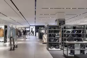 Pesan di saku pakaian brand ternama dari pegawainya ini bikin miris