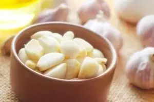 Cuma butuh 5 menit, begini cara mengobati sinusitis pakai bawang putih