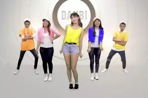10 Gaya imut Danbi, model Korea yang lagi belajar bernyanyi dangdut