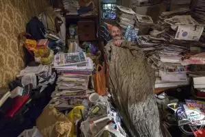 6 Potret lansia pengidap sindrom aneh tinggal sendirian bikin terenyuh