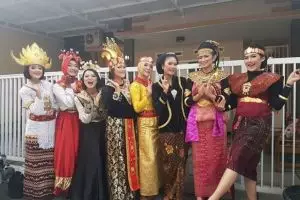 6 Foto cantiknya 'bridesmaid' Kahiyang, nggak sangka siapa mereka